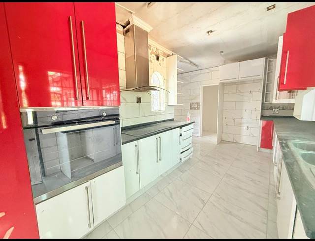 4 BEDROOM HOUSE FOR SALE IN SONLAND PARK